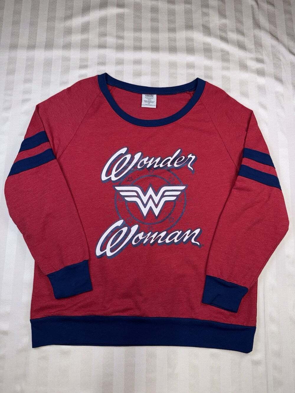 Wonder Woman Sweatshirt Women’s 2XL Red Blue Long Sleeve Graphic DC Comics